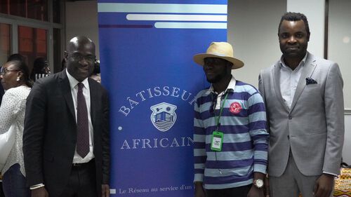 Représentants du Fonds et de la communauté des Bâtisseurs Africains avec Jean-Philippe Agoussi, Fondateur Ivoire AFC Consulting